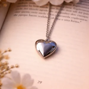 🌿 Relicario en Acero – Resistencia que acompaña cada día